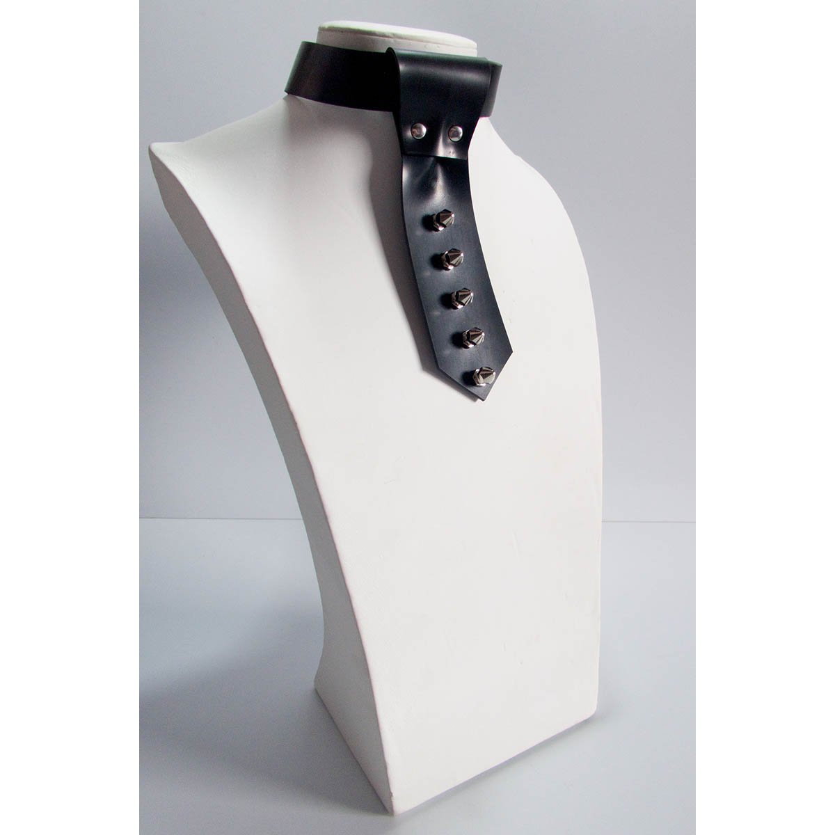 Short Skinny Tie With Spikes
