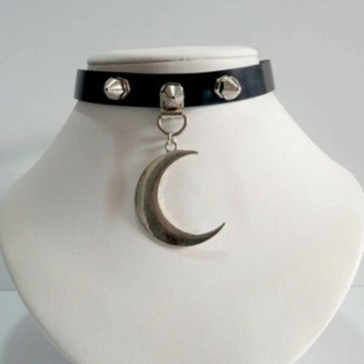 Choker-Moon Choker