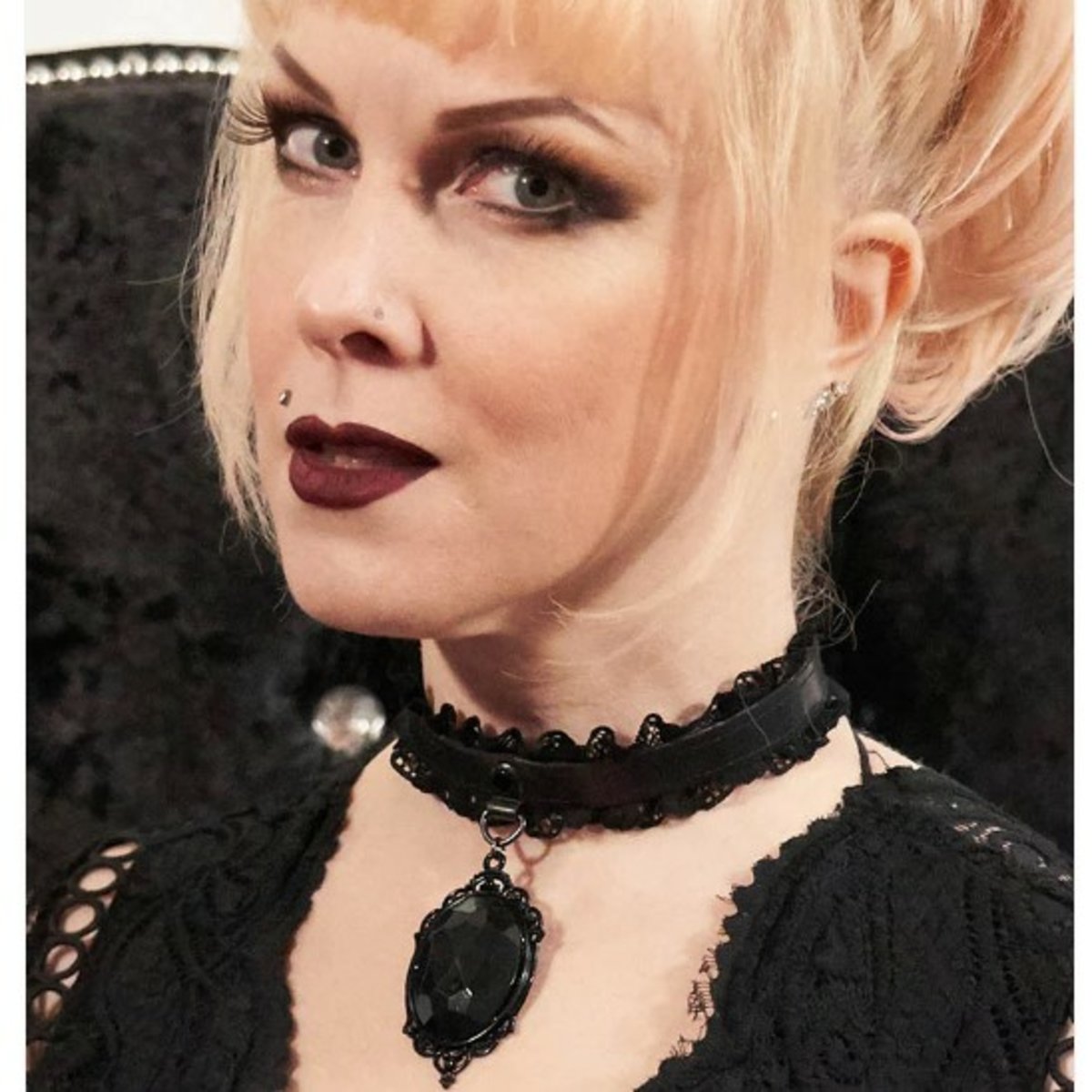 Choker-Lace And Baroque Pendant Made To Order