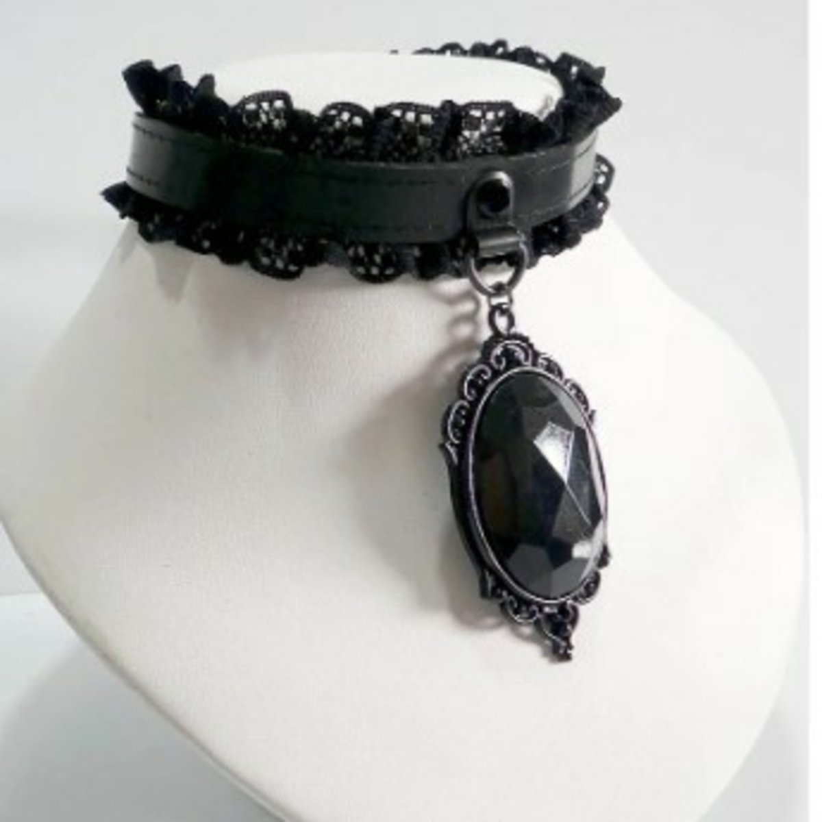 Choker-Lace And Baroque Pendant Made To Order