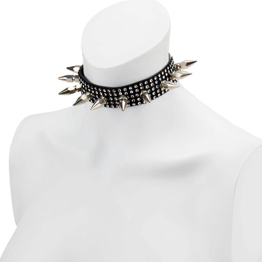 Choker-Diamante And Large Spikes