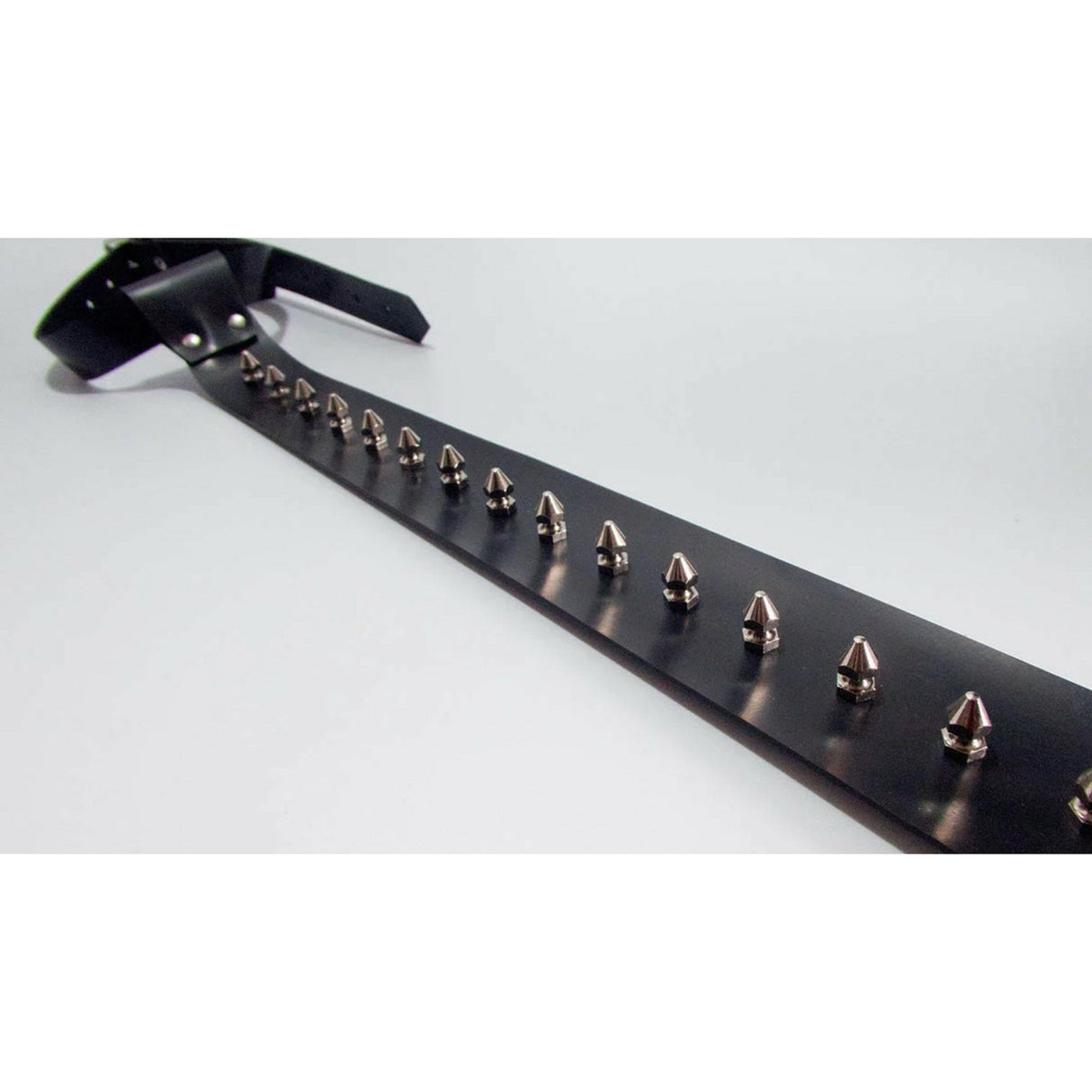 Skinny Tie W/ Spikes